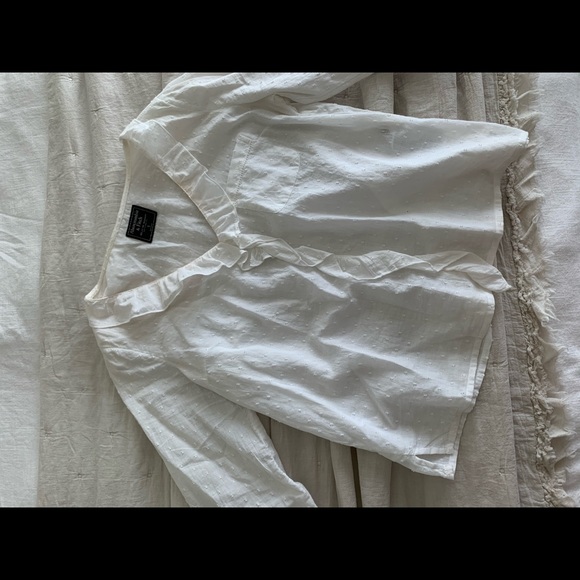 White top - Picture 1 of 1
